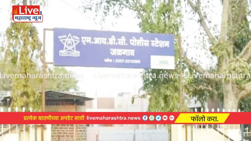 कुटुंब देवदर्शनाला अन चोरट्यांनी फोडले घर !